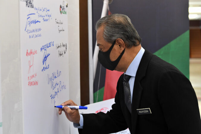 PM Muhyiddin lawat pameran #UniteforPalestine di Parlimen 